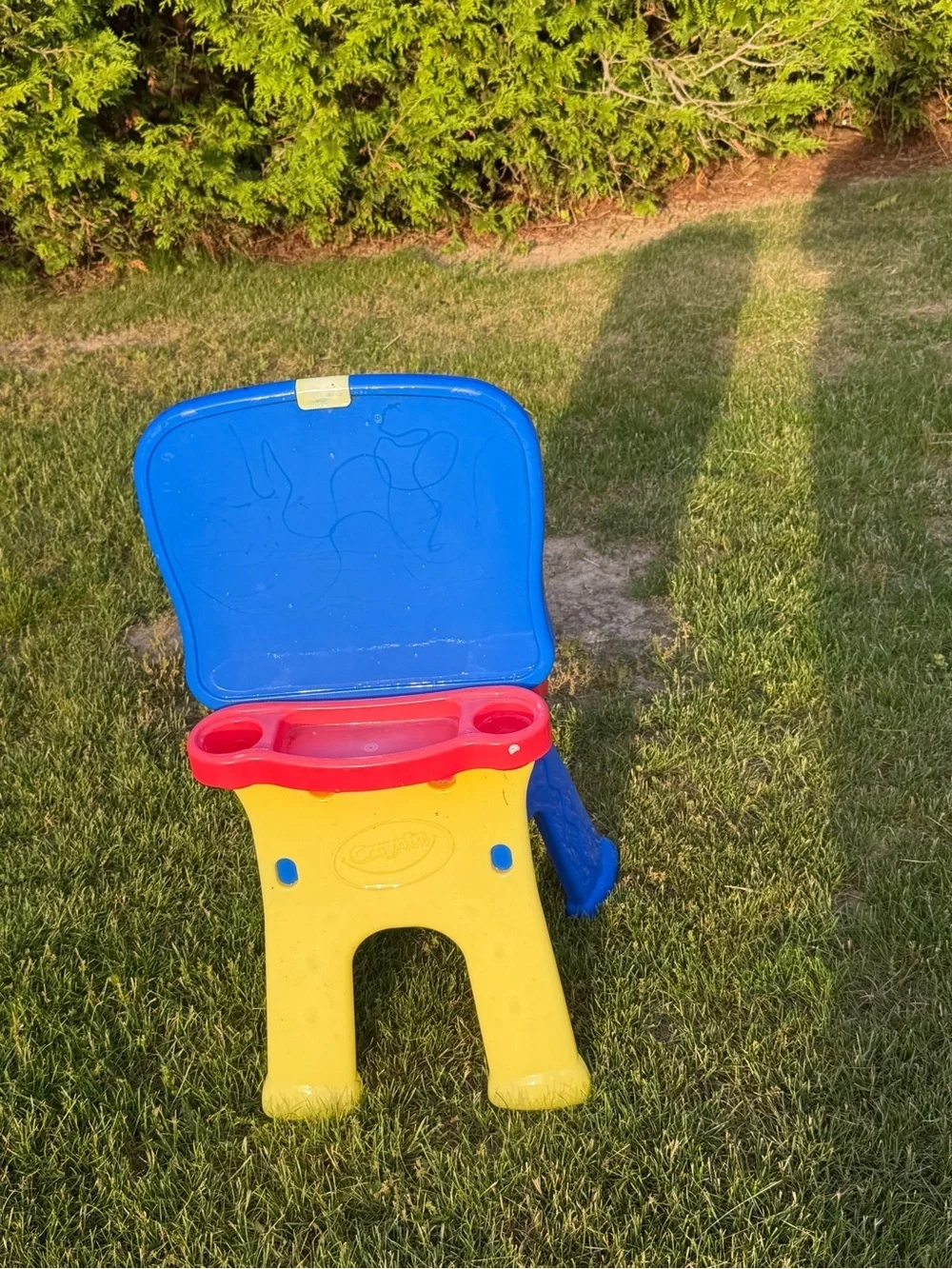 Crayola Plastic Indoor Outdoor Toddler Kids Art Desk with White Board